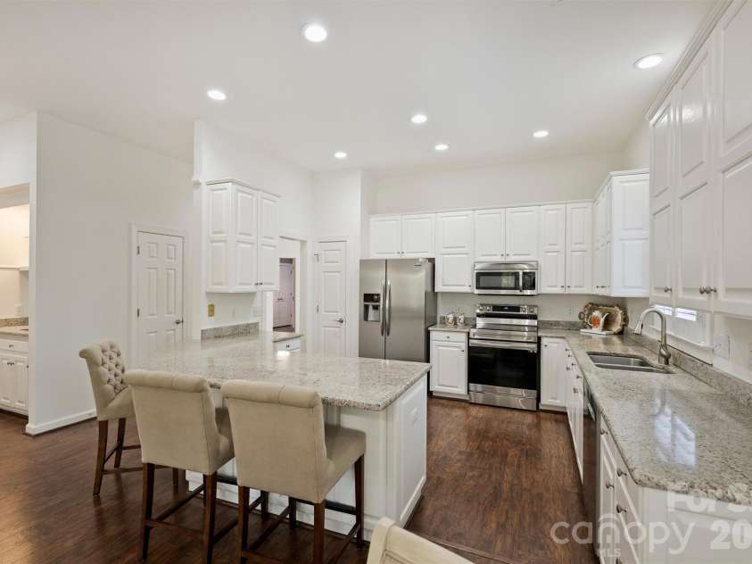 7035 Walton Heath Lane, Charlotte, NC 28277.  MLS# CAR4425336, YatesRealty ID 52022. 