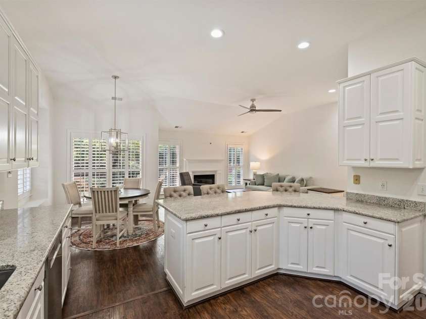 7035 Walton Heath Lane, Charlotte, NC 28277.  MLS# CAR4425336, YatesRealty ID 52022. 