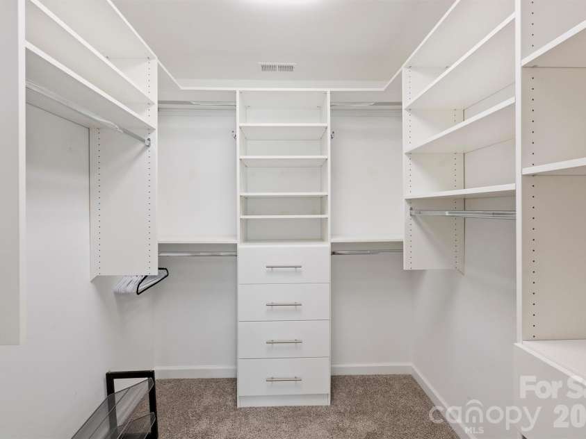 7035 Walton Heath Lane, Charlotte, NC 28277.  MLS# CAR4425336, YatesRealty ID 52022. 