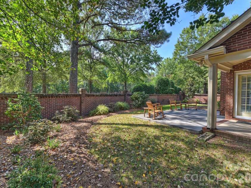 7035 Walton Heath Lane, Charlotte, NC 28277.  MLS# CAR4425336, YatesRealty ID 52022. 