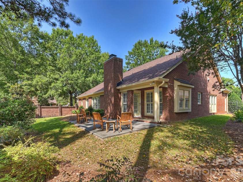 7035 Walton Heath Lane, Charlotte, NC 28277.  MLS# CAR4425336, YatesRealty ID 52022. 