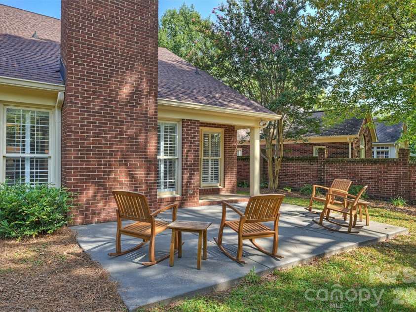 7035 Walton Heath Lane, Charlotte, NC 28277.  MLS# CAR4425336, YatesRealty ID 52022. 