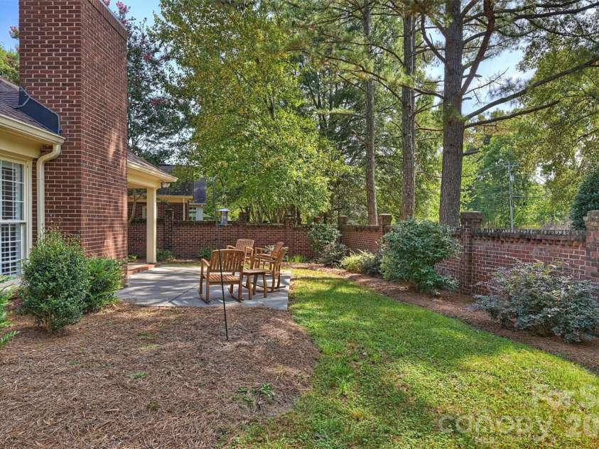 7035 Walton Heath Lane, Charlotte, NC 28277.  MLS# CAR4425336, YatesRealty ID 52022. 