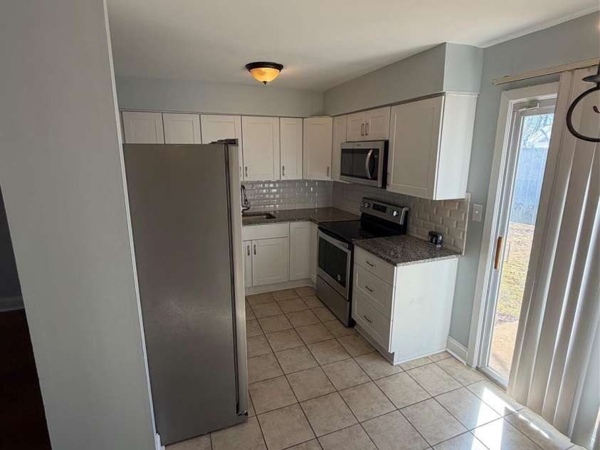 1914 Meadowlark Lane, Charlotte, NC 28210.  MLS# CAR4425657, YatesRealty ID 52024. 