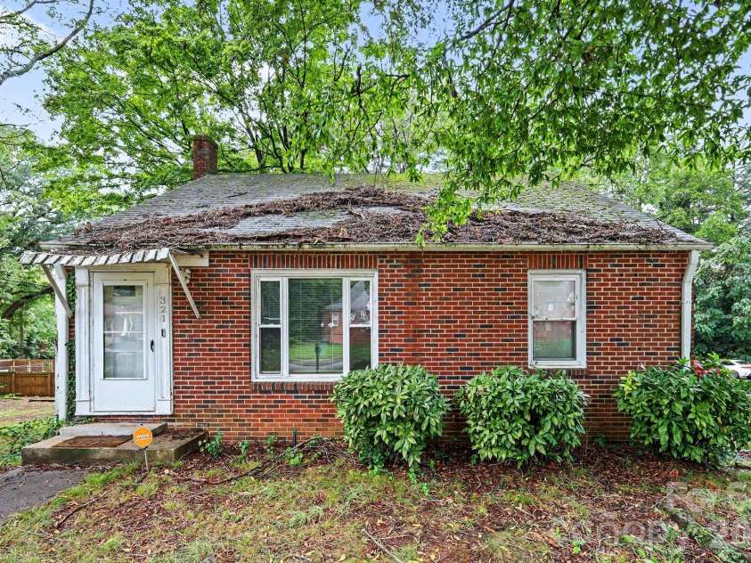 321 Bost Street, Statesville, NC 28677.  MLS# CAR4425999, YatesRealty ID 52025. 