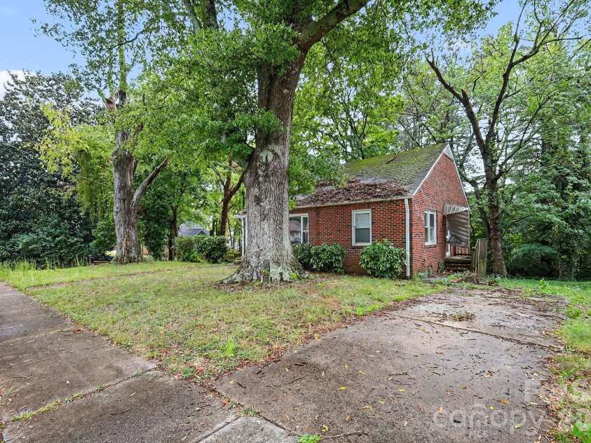 321 Bost Street, Statesville, NC 28677.  MLS# CAR4425999, YatesRealty ID 52025. 