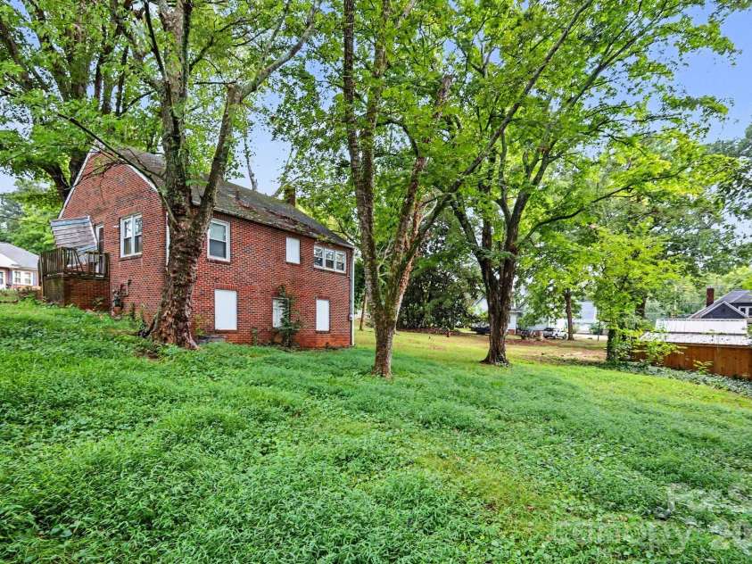 321 Bost Street, Statesville, NC 28677.  MLS# CAR4425999, YatesRealty ID 52025. 