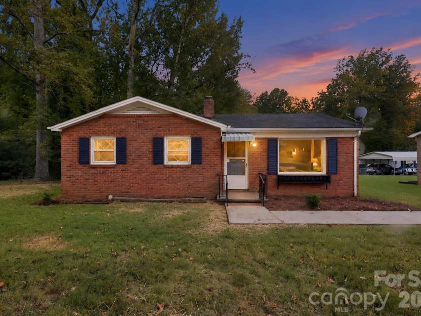 1912 Carpenter Street, Shelby, NC 28150.  MLS# CAR4425445, YatesRealty ID 52027. 