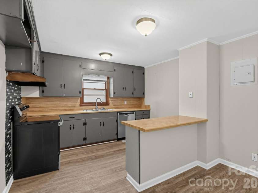 1912 Carpenter Street, Shelby, NC 28150.  MLS# CAR4425445, YatesRealty ID 52027. 