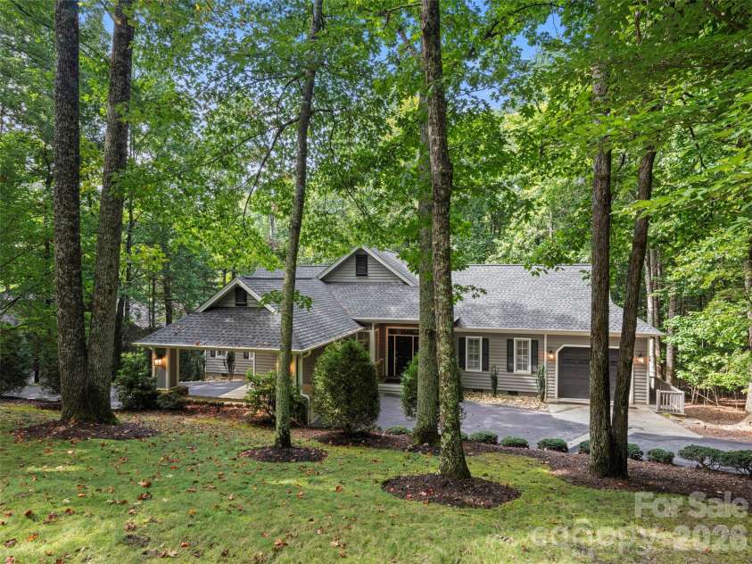 108 Little Cherokee Ridge, Hendersonville, NC 28739.  MLS# CAR4423107, YatesRealty ID 52028. 