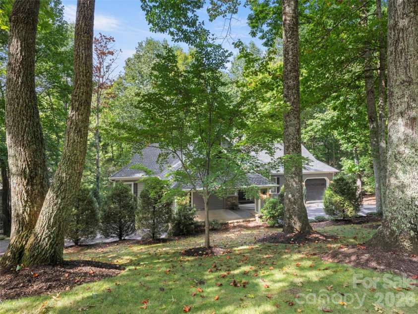 108 Little Cherokee Ridge, Hendersonville, NC 28739.  MLS# CAR4423107, YatesRealty ID 52028. 