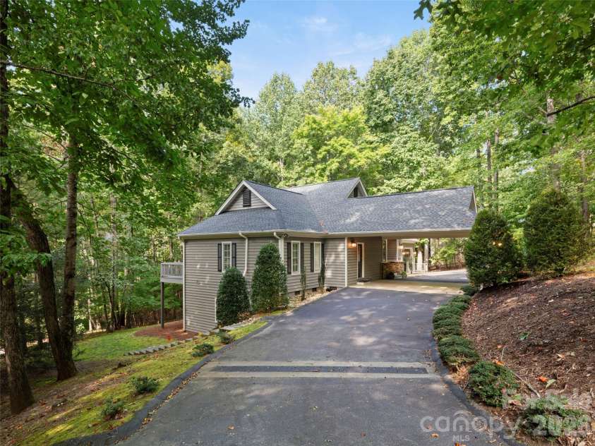 108 Little Cherokee Ridge, Hendersonville, NC 28739.  MLS# CAR4423107, YatesRealty ID 52028. 