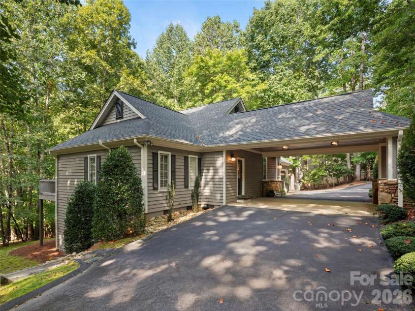 108 Little Cherokee Ridge, Hendersonville, NC 28739.  MLS# CAR4423107, YatesRealty ID 52028. 
