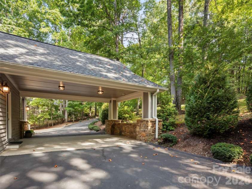 108 Little Cherokee Ridge, Hendersonville, NC 28739.  MLS# CAR4423107, YatesRealty ID 52028. 