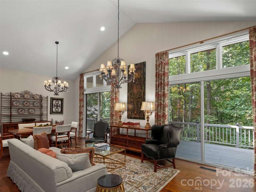 108 Little Cherokee Ridge, Hendersonville, NC 28739.  MLS# CAR4423107, YatesRealty ID 52028. 