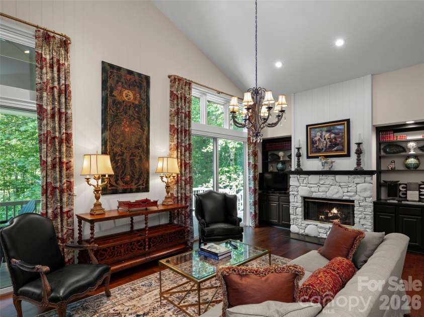 108 Little Cherokee Ridge, Hendersonville, NC 28739.  MLS# CAR4423107, YatesRealty ID 52028. 