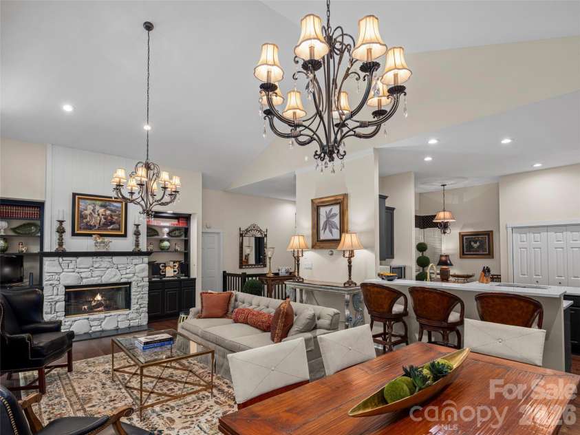 108 Little Cherokee Ridge, Hendersonville, NC 28739.  MLS# CAR4423107, YatesRealty ID 52028. 