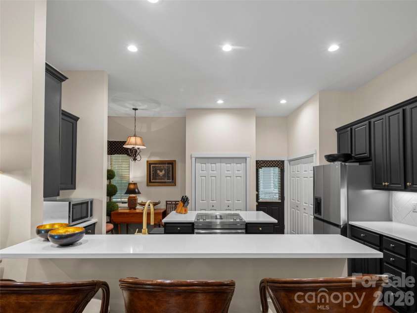 108 Little Cherokee Ridge, Hendersonville, NC 28739.  MLS# CAR4423107, YatesRealty ID 52028. 