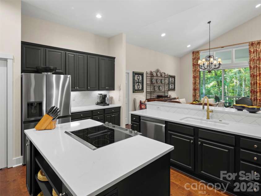 108 Little Cherokee Ridge, Hendersonville, NC 28739.  MLS# CAR4423107, YatesRealty ID 52028. 