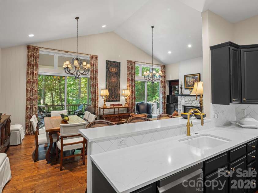 108 Little Cherokee Ridge, Hendersonville, NC 28739.  MLS# CAR4423107, YatesRealty ID 52028. 