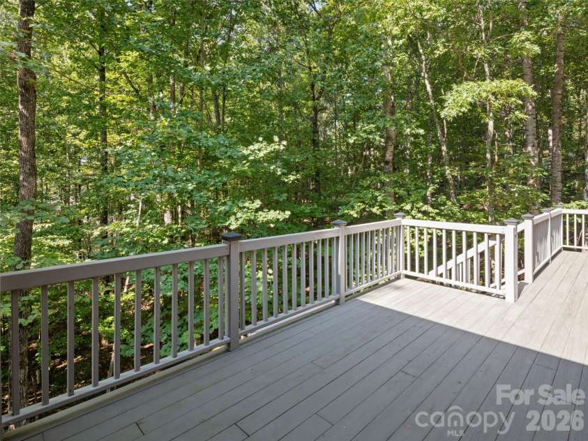 108 Little Cherokee Ridge, Hendersonville, NC 28739.  MLS# CAR4423107, YatesRealty ID 52028. 