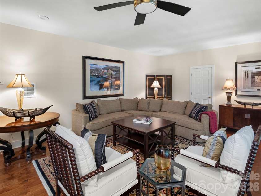 108 Little Cherokee Ridge, Hendersonville, NC 28739.  MLS# CAR4423107, YatesRealty ID 52028. 