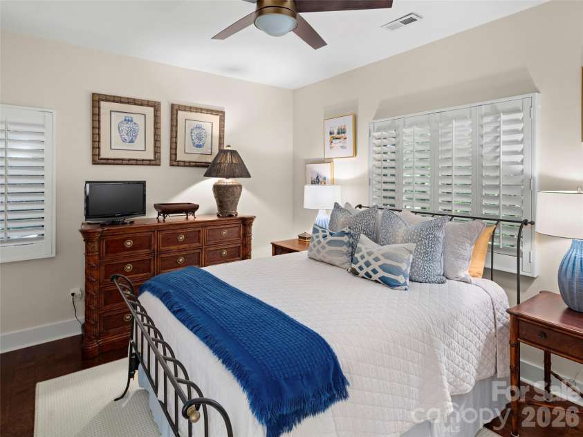 108 Little Cherokee Ridge, Hendersonville, NC 28739.  MLS# CAR4423107, YatesRealty ID 52028. 
