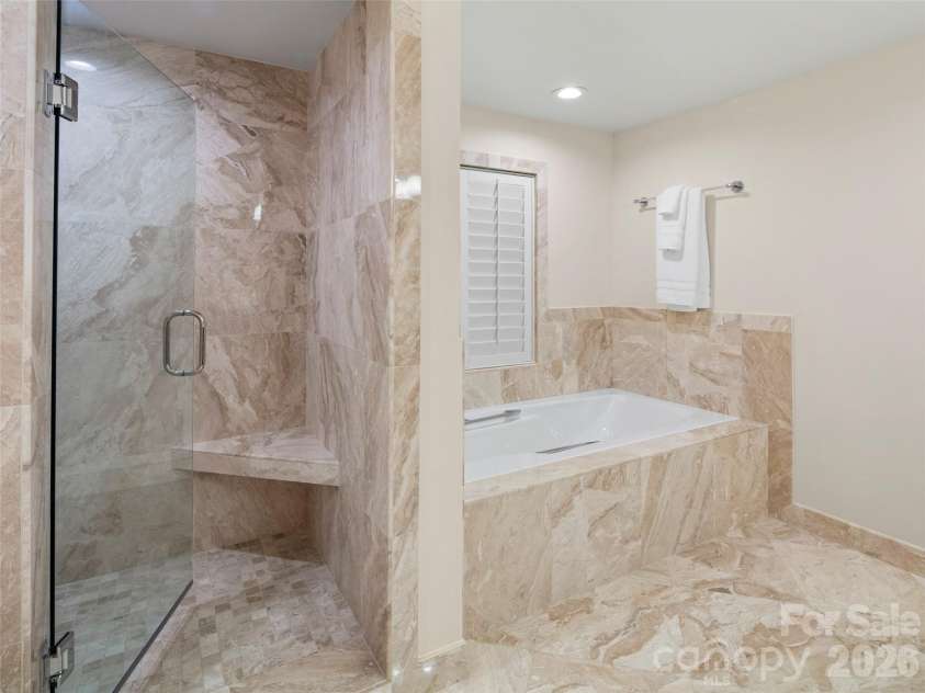 108 Little Cherokee Ridge, Hendersonville, NC 28739.  MLS# CAR4423107, YatesRealty ID 52028. 