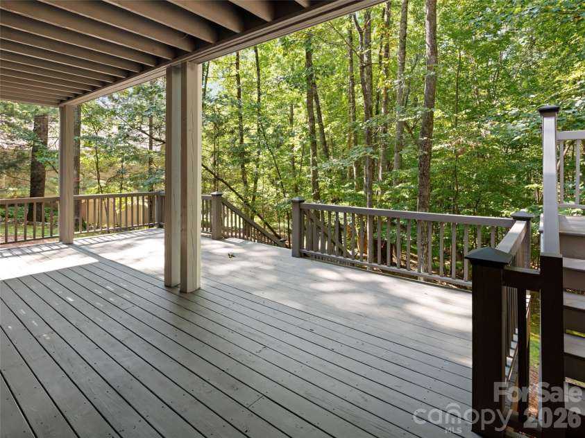 108 Little Cherokee Ridge, Hendersonville, NC 28739.  MLS# CAR4423107, YatesRealty ID 52028. 