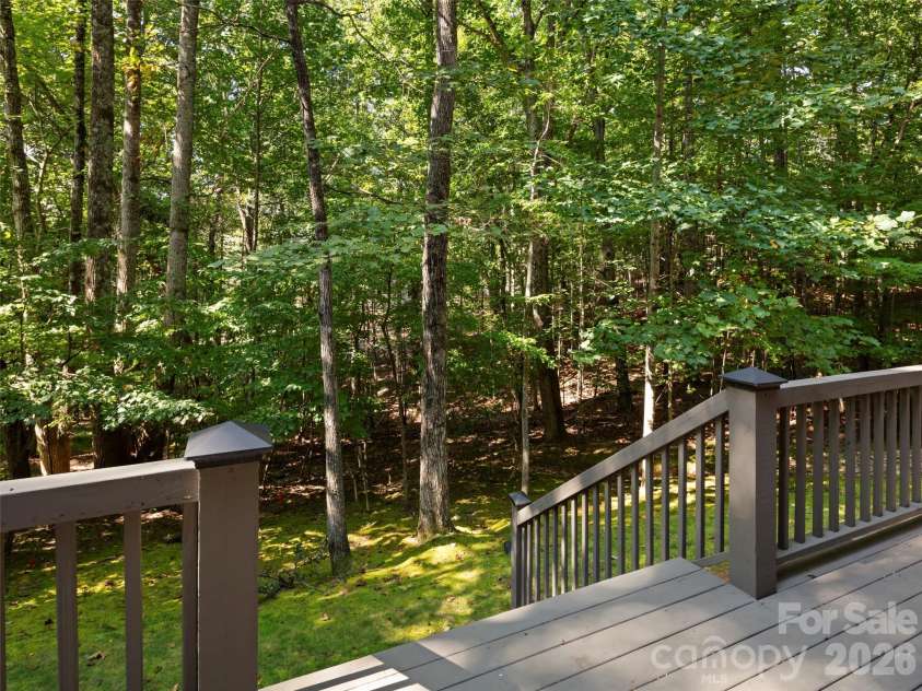108 Little Cherokee Ridge, Hendersonville, NC 28739.  MLS# CAR4423107, YatesRealty ID 52028. 