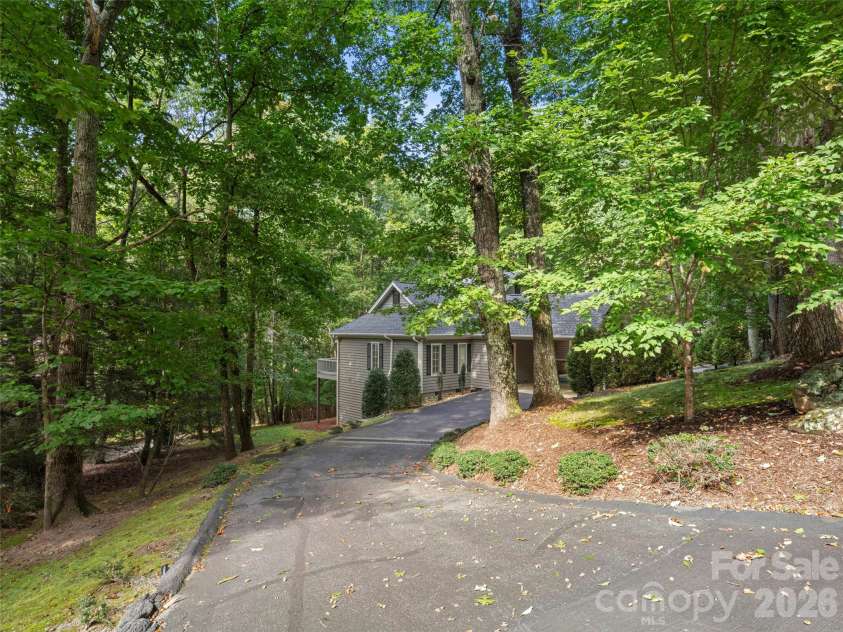 108 Little Cherokee Ridge, Hendersonville, NC 28739.  MLS# CAR4423107, YatesRealty ID 52028. 