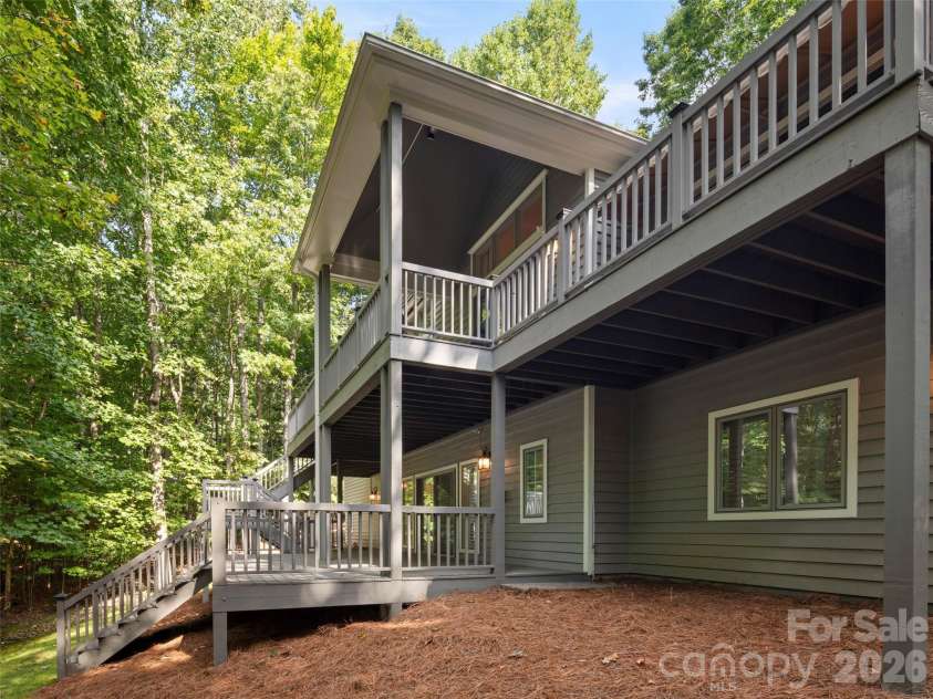 108 Little Cherokee Ridge, Hendersonville, NC 28739.  MLS# CAR4423107, YatesRealty ID 52028. 