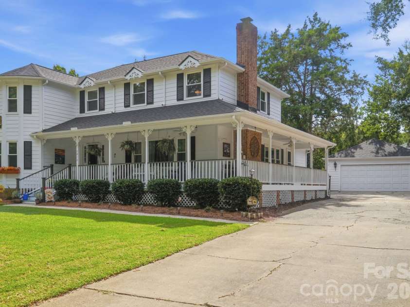 7812 Ridgeloch Place, Charlotte, NC 28226.  MLS# CAR4421336, YatesRealty ID 52029. 