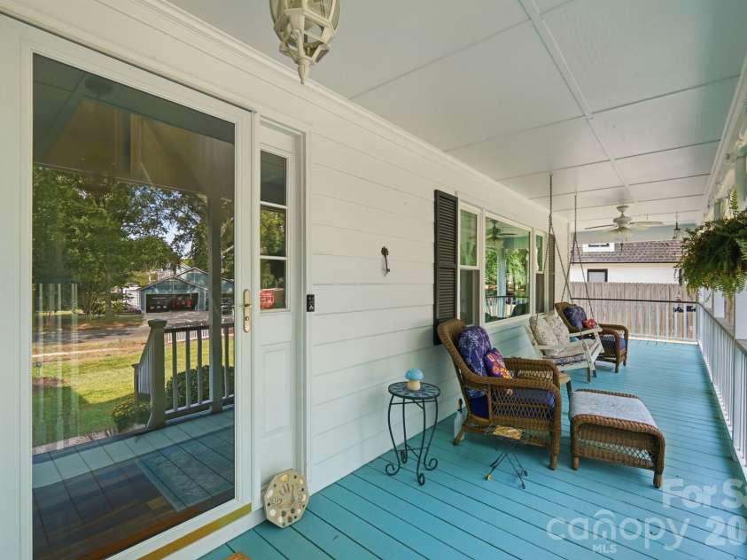 7812 Ridgeloch Place, Charlotte, NC 28226.  MLS# CAR4421336, YatesRealty ID 52029. 