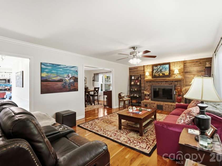 7812 Ridgeloch Place, Charlotte, NC 28226.  MLS# CAR4421336, YatesRealty ID 52029. 