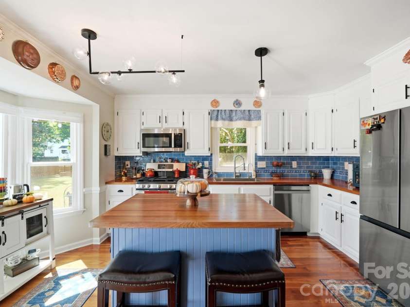 7812 Ridgeloch Place, Charlotte, NC 28226.  MLS# CAR4421336, YatesRealty ID 52029. 