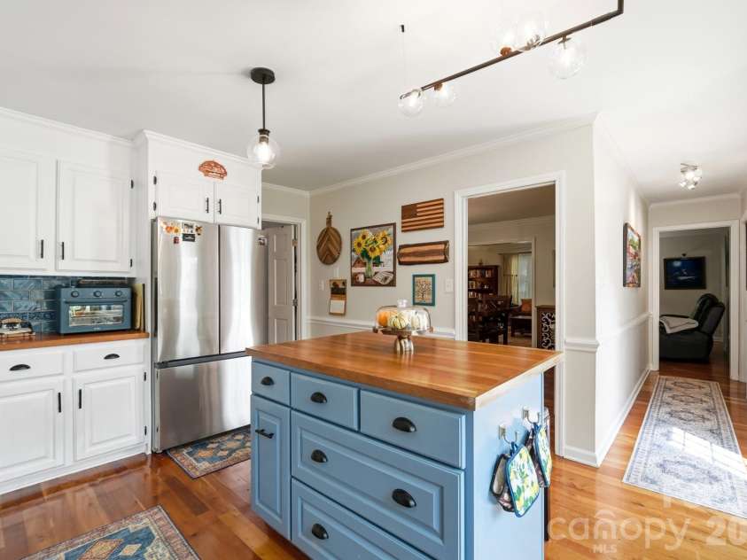 7812 Ridgeloch Place, Charlotte, NC 28226.  MLS# CAR4421336, YatesRealty ID 52029. 