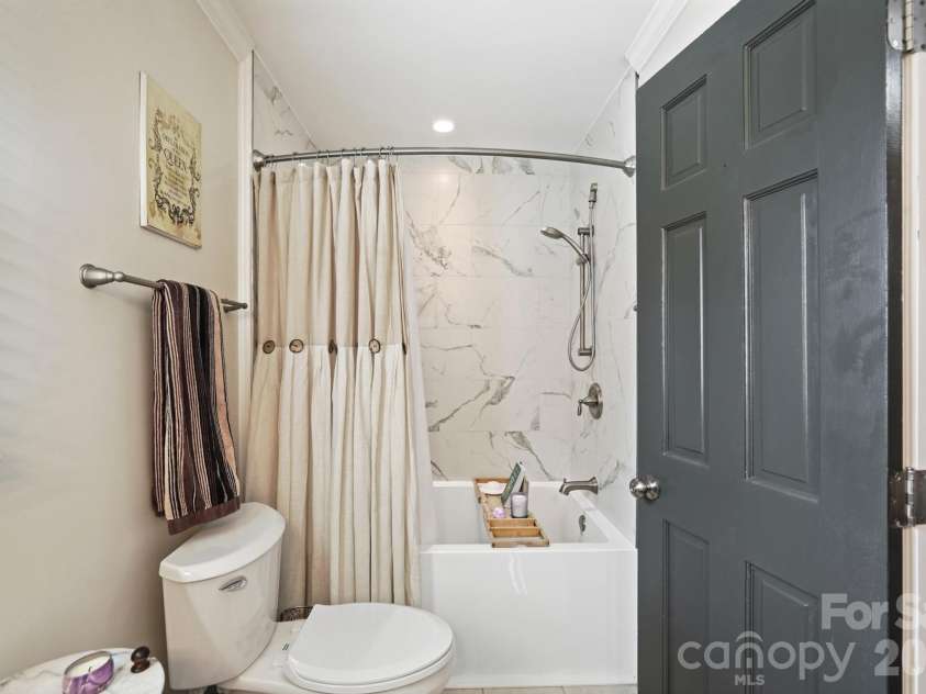 7812 Ridgeloch Place, Charlotte, NC 28226.  MLS# CAR4421336, YatesRealty ID 52029. 
