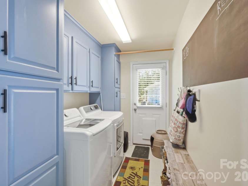 7812 Ridgeloch Place, Charlotte, NC 28226.  MLS# CAR4421336, YatesRealty ID 52029. 