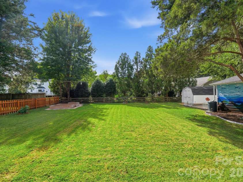 7812 Ridgeloch Place, Charlotte, NC 28226.  MLS# CAR4421336, YatesRealty ID 52029. 
