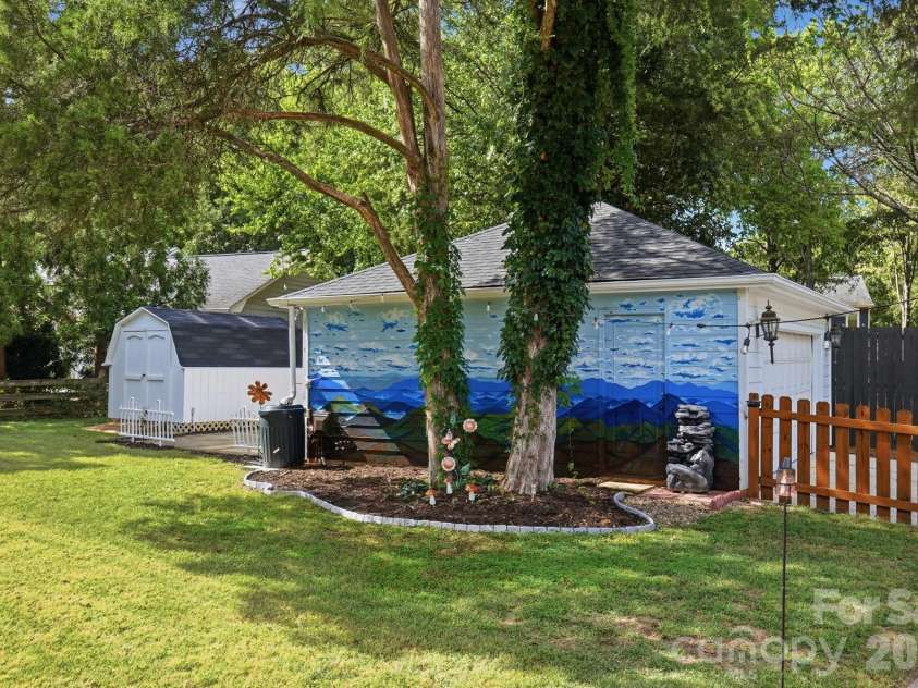 7812 Ridgeloch Place, Charlotte, NC 28226.  MLS# CAR4421336, YatesRealty ID 52029. 