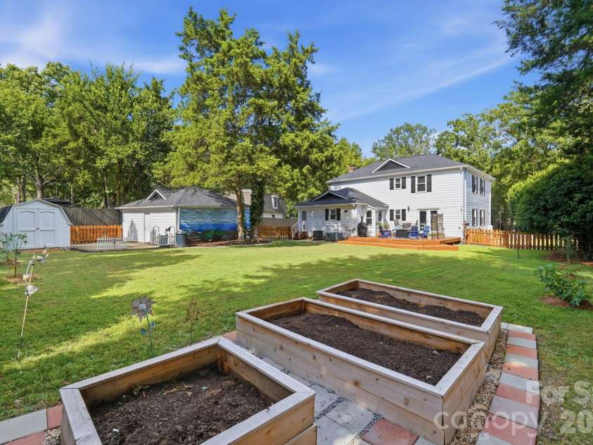 7812 Ridgeloch Place, Charlotte, NC 28226.  MLS# CAR4421336, YatesRealty ID 52029. 