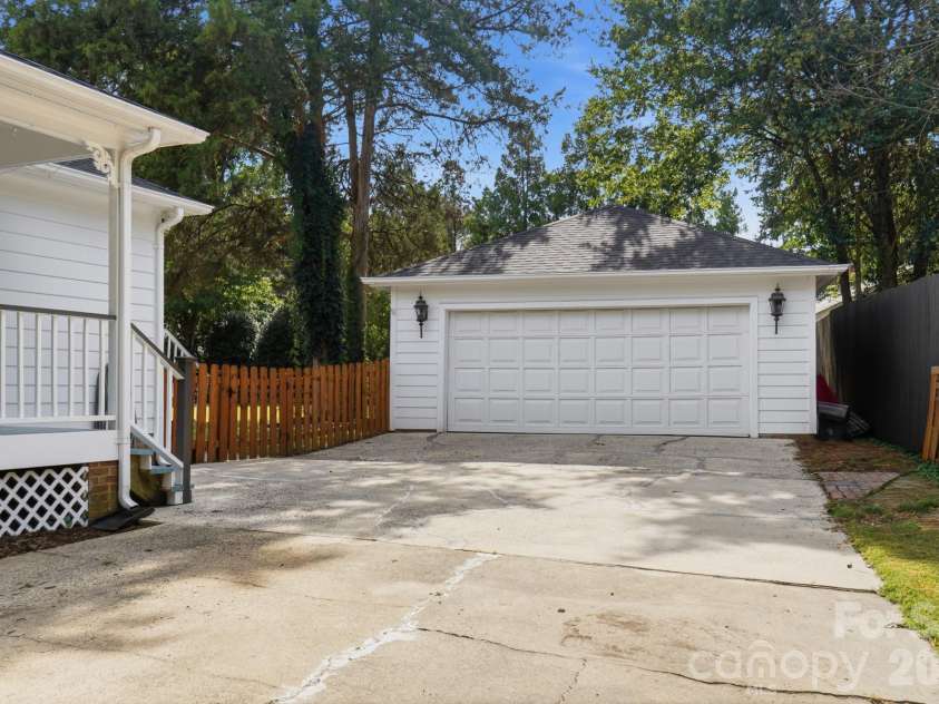 7812 Ridgeloch Place, Charlotte, NC 28226.  MLS# CAR4421336, YatesRealty ID 52029. 