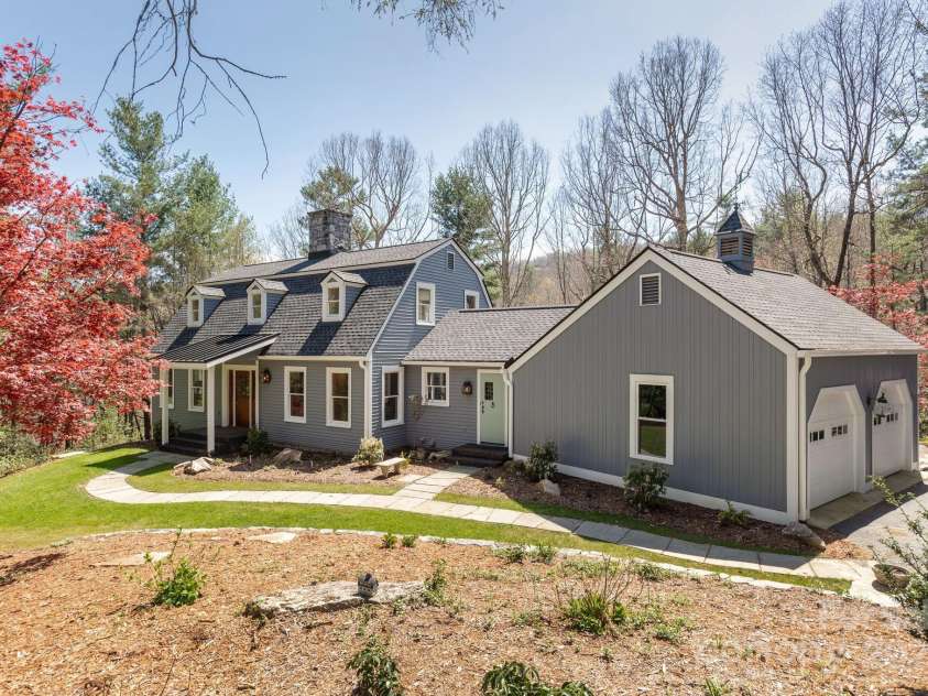 205 GREENLEAF Drive, Flat Rock, NC 28731.  MLS# CAR4244571, YatesRealty ID 5203. 