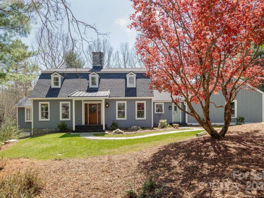 205 GREENLEAF Drive, Flat Rock, NC 28731.  MLS# CAR4244571, YatesRealty ID 5203. 