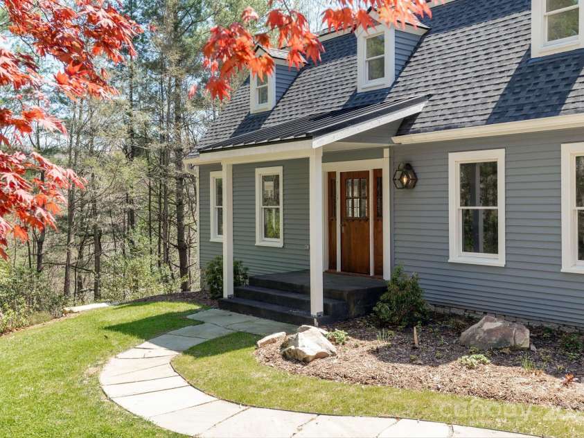 205 GREENLEAF Drive, Flat Rock, NC 28731.  MLS# CAR4244571, YatesRealty ID 5203. 