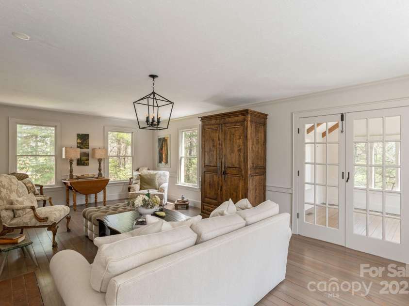 205 GREENLEAF Drive, Flat Rock, NC 28731.  MLS# CAR4244571, YatesRealty ID 5203. 