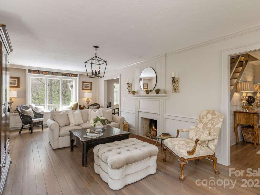 205 GREENLEAF Drive, Flat Rock, NC 28731.  MLS# CAR4244571, YatesRealty ID 5203. 