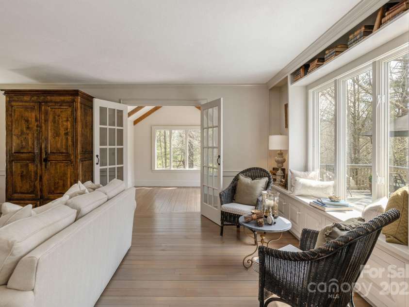 205 GREENLEAF Drive, Flat Rock, NC 28731.  MLS# CAR4244571, YatesRealty ID 5203. 