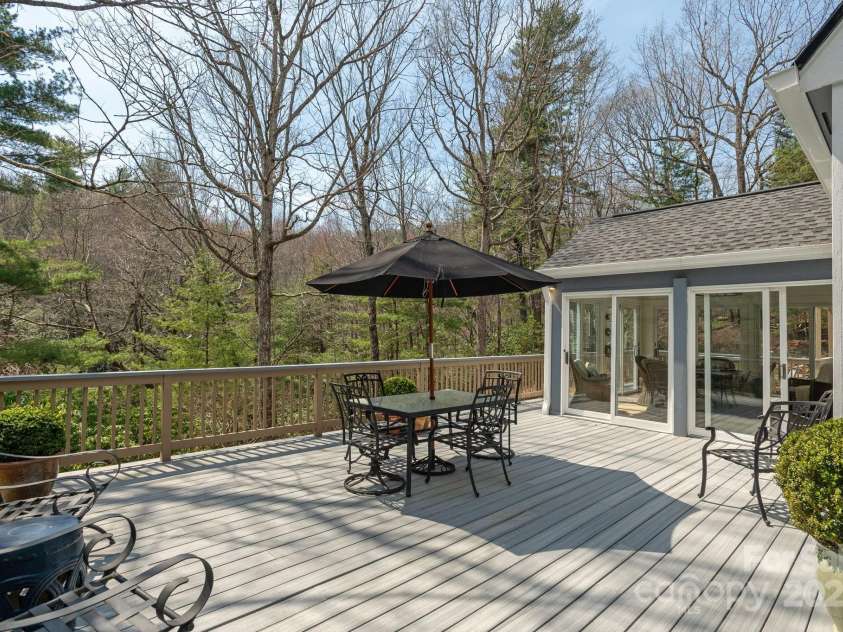 205 GREENLEAF Drive, Flat Rock, NC 28731.  MLS# CAR4244571, YatesRealty ID 5203. 